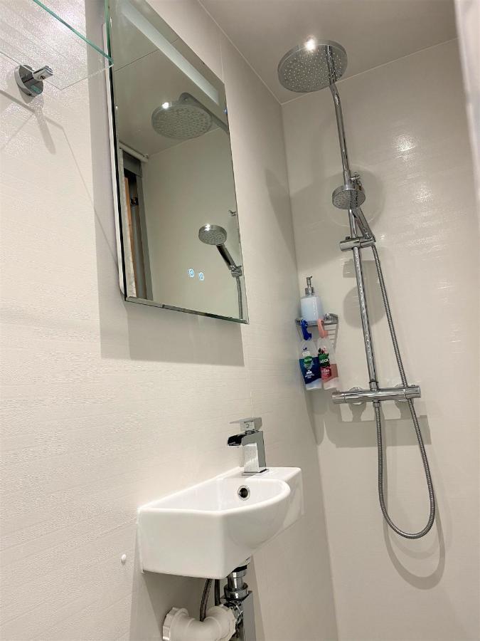 En-Suite Nook Near Forest & Sea, Great Value With Fridge, Microwave And Tv Лімінгтон Екстер'єр фото