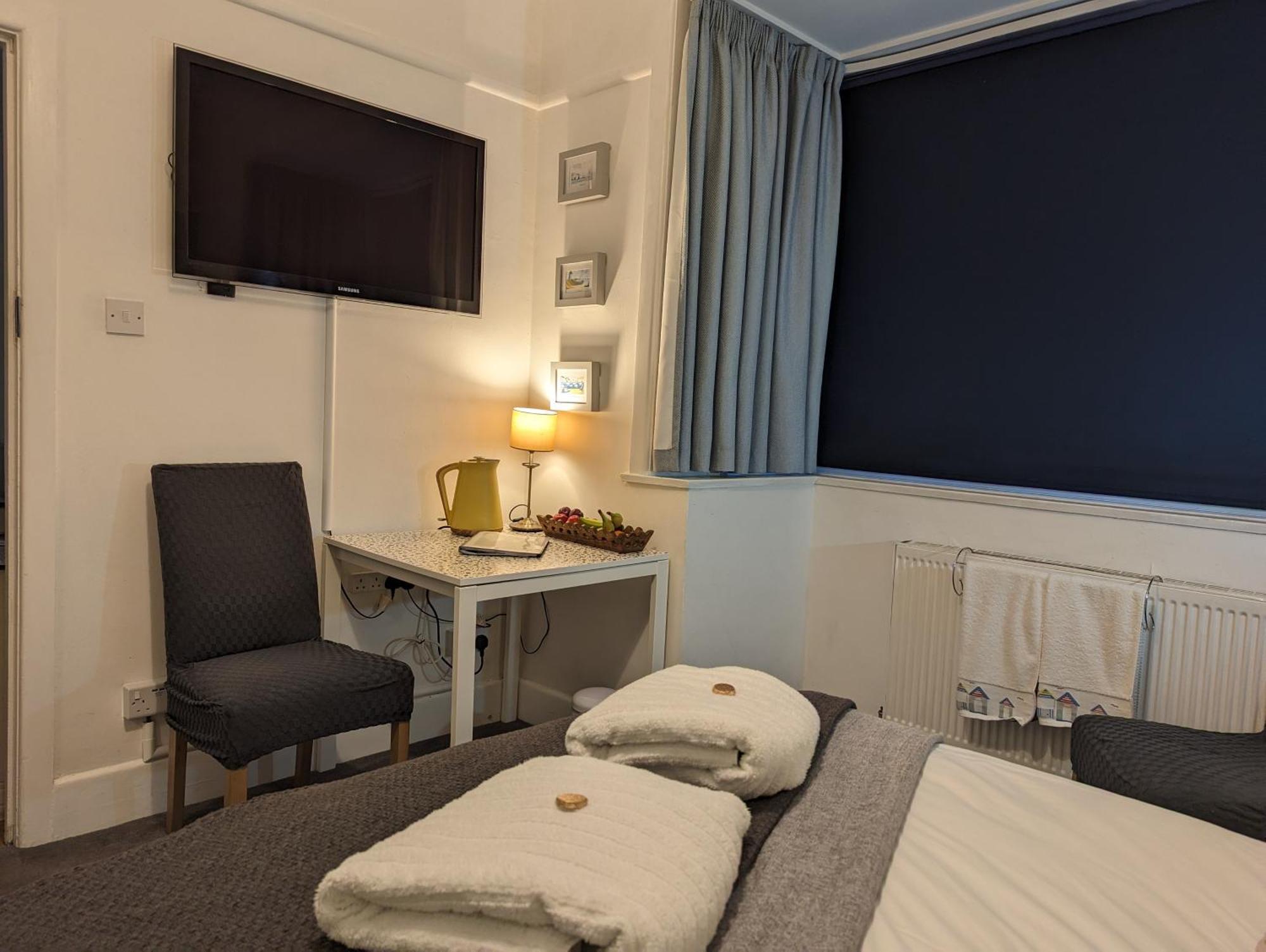 En-Suite Nook Near Forest & Sea, Super Value With Fridge, Microwave And Tv Лімінгтон Екстер'єр фото